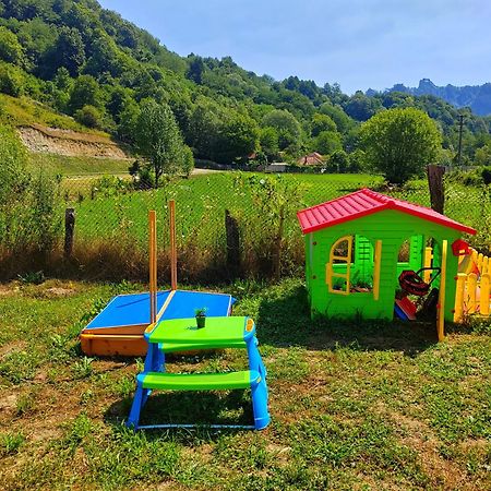 Luna Rock Glamping Brezoi - Blue Scai Hotell Eksteriør bilde