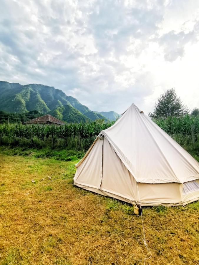 Luna Rock Glamping Brezoi - Blue Scai Hotell Eksteriør bilde